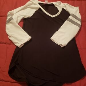 Cute, long sleeve v neck black and white top with gray stripes. X small